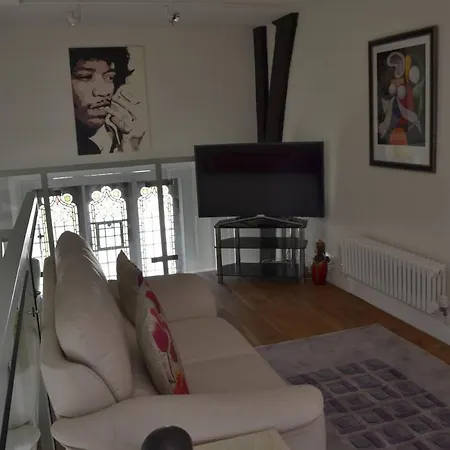Church Conversion 3-bed House In Centre Of *